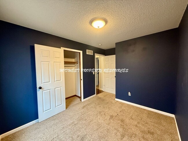 Building Photo - Lee's Summit Schools! 3 Bedroom/2.5 Bath H...