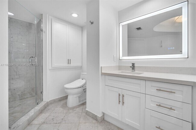 Building Photo - 16445 Collins Ave