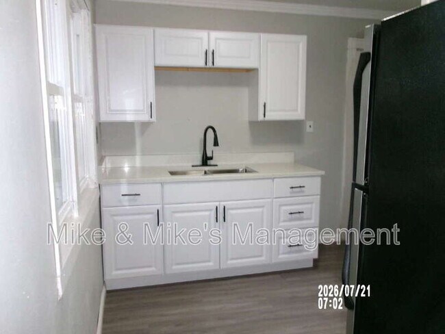 Building Photo - 403 N 61st St
