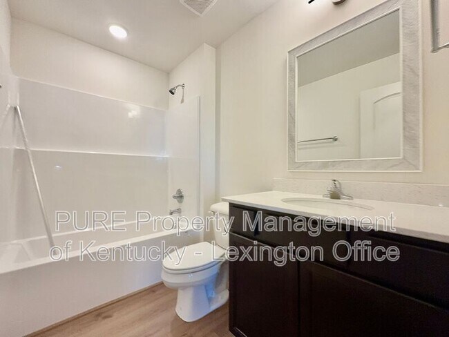 Building Photo - 852 Halford Pl