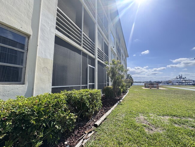 Building Photo - 4500 N Flagler Dr