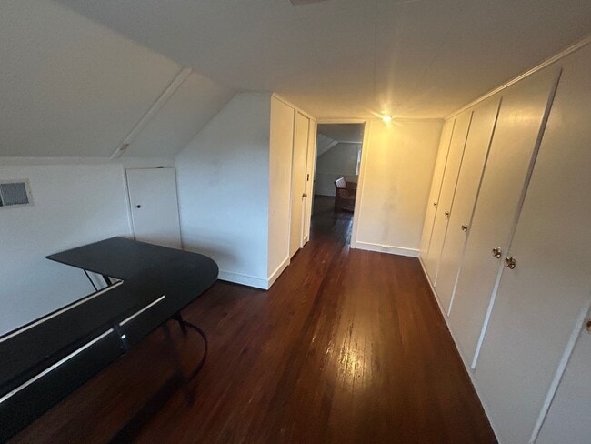 Building Photo - 939 Central Dr