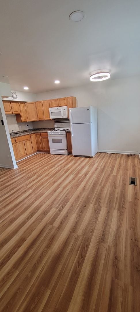 Building Photo - 8108 Summerdale Ave