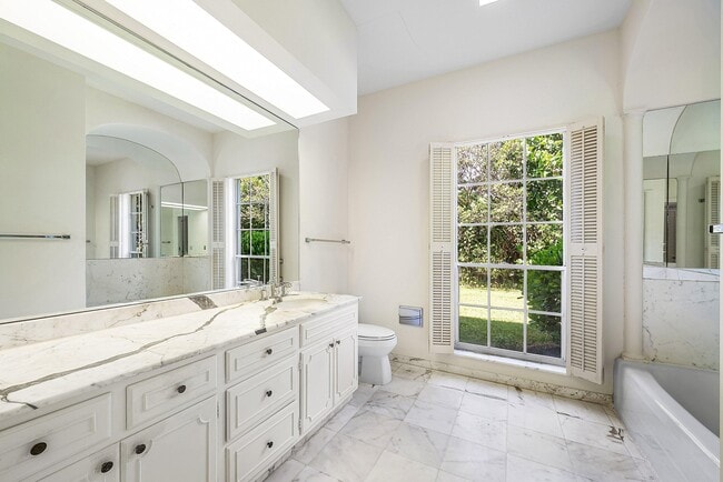 Building Photo - 157 Wells Rd