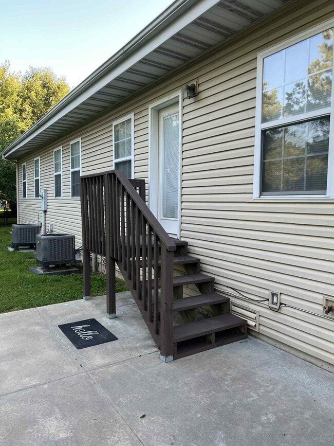 Building Photo - 530 Highlandville Rd