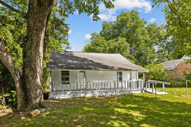 Building Photo - Charming 2 Bedroom, 2 Bathroom house