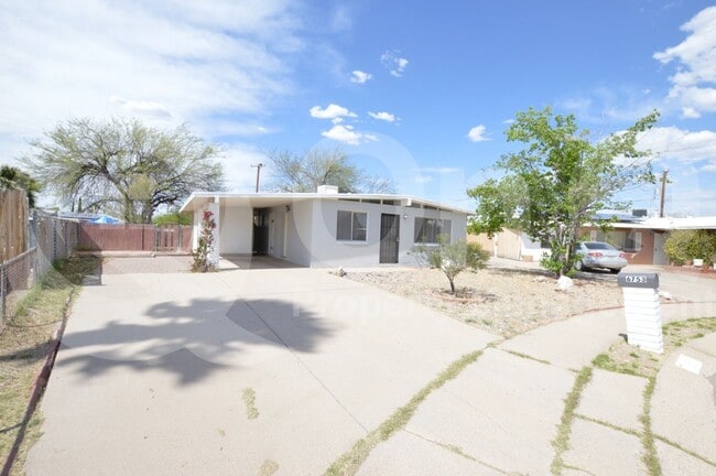 Primary Photo - 6753 E Nelson Dr
