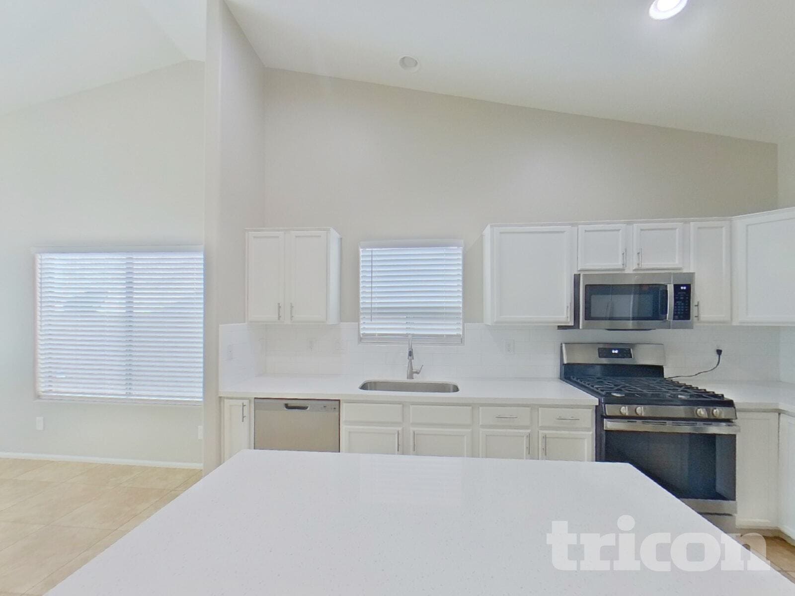 Building Photo - 40907 W Robbins Dr