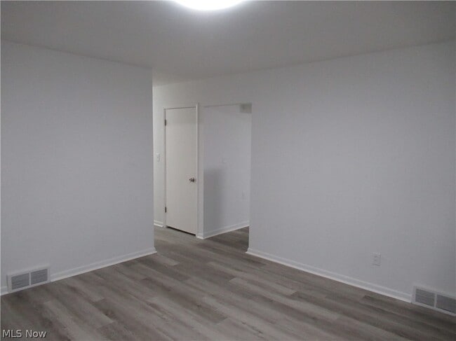 Building Photo - 1811 E 298th St