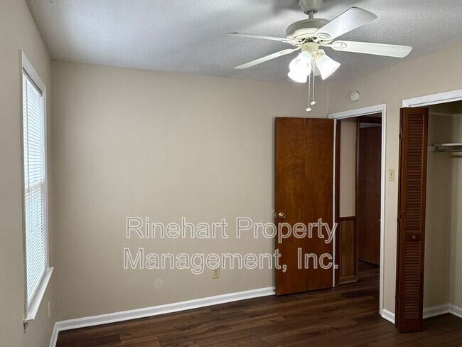 Building Photo - 1141 Eisenhower Rd