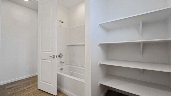 Building Photo - 17863 W Elm St