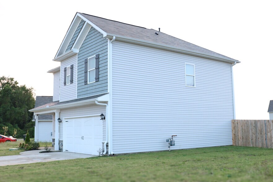 Building Photo - 212 Bent Creek Ln