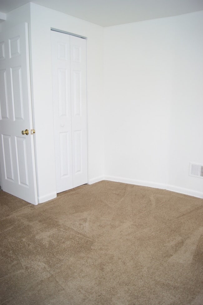 Building Photo - 2BR Townhome in Ashland Mews (Johns Hopkin...