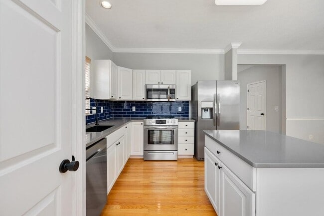 Building Photo - 7333 Althorp Way