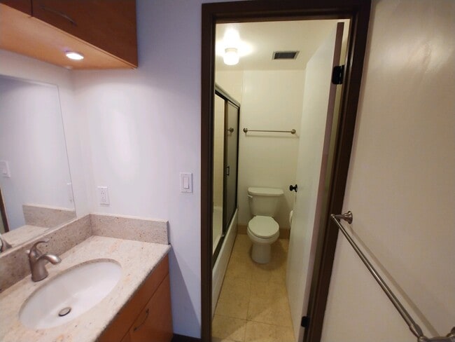 Bathroom - 98-402 Koauka Loop