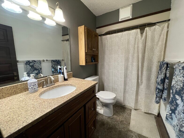 Bathroom - 609 3rd Ave S