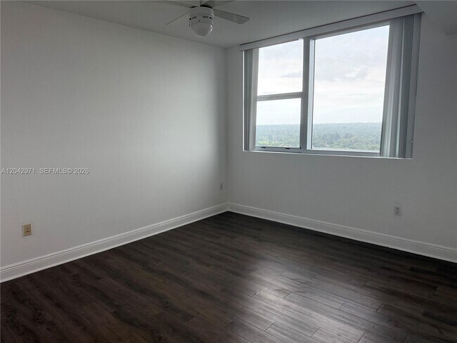 Building Photo - 2681 N Flamingo Rd