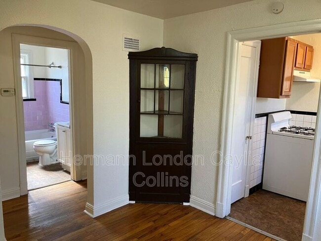 Building Photo - 241 Henquin Dr