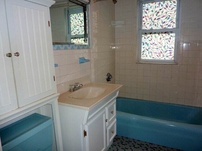 Building Photo - 121-123-123 Hammond Rd