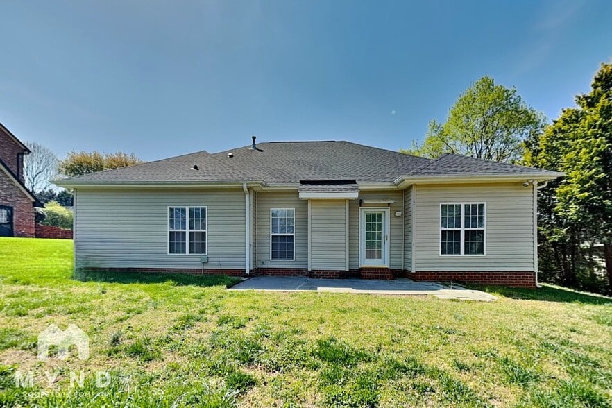 Building Photo - 2845 Atwood Rd