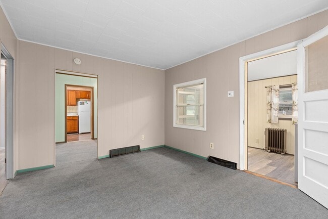 Building Photo - 104 Smithtown Rd