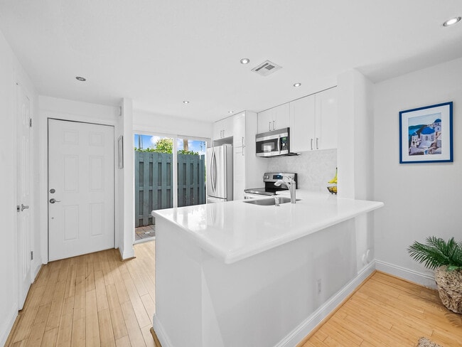 Building Photo - 1989 NE 15th Ave