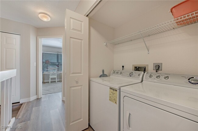 Building Photo - 992 Woodshire Ln