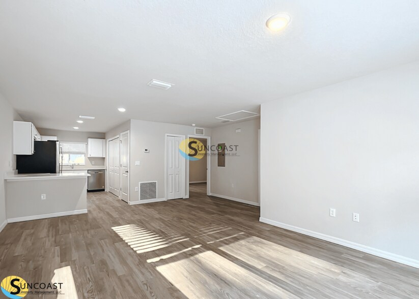 Building Photo - 9011 N Travis Dr