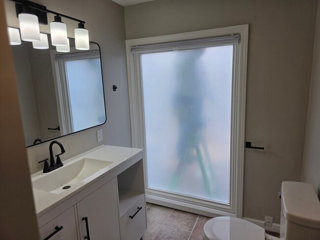 Building Photo - 214 Lobban St