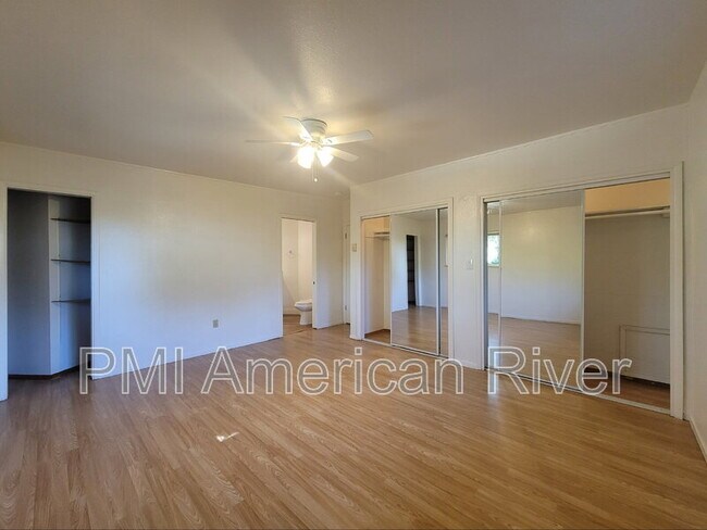 Building Photo - 977 Briarcrest Way