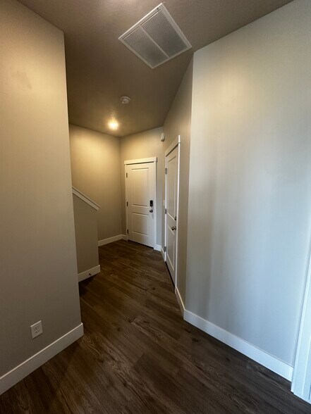 Building Photo - 49 Cedar Ln