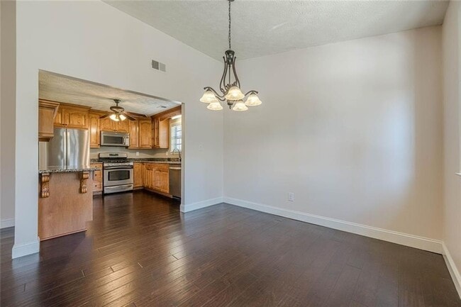 Building Photo - 2491 Redfield Dr