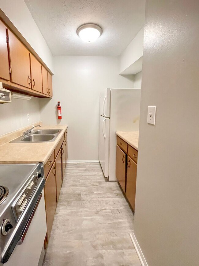 Building Photo - Close to Campus and McGalliard Road