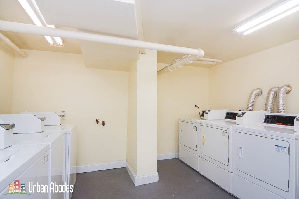 Building Photo - 3723 N Pine Grove Ave