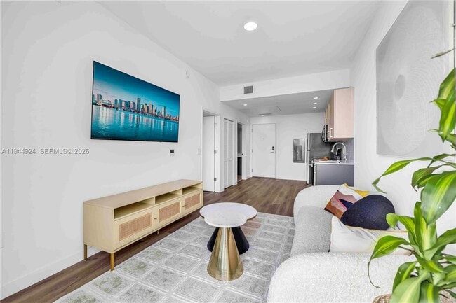 Building Photo - 1642 NE 1st Ave