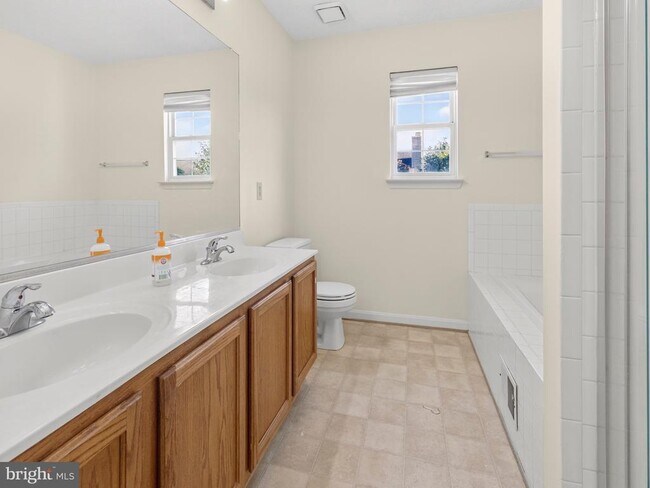 Building Photo - 6120 Gray Wolf Ct
