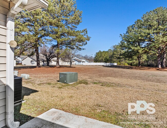 Building Photo - 107 Church St