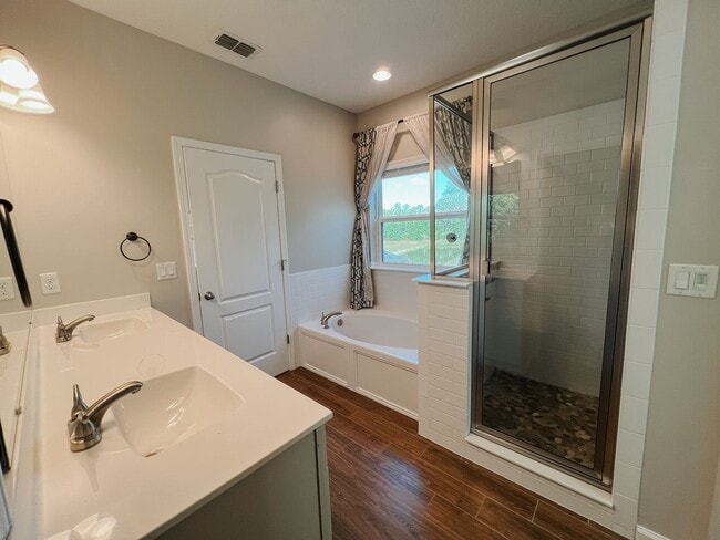 Building Photo - Updated Eagle Harbor Home with Preserve Views