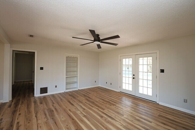 Building Photo - 282 Parkview Cir