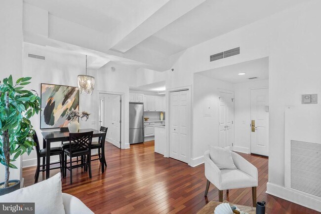 Building Photo - 1500 Chestnut St