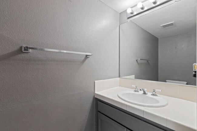Building Photo - 43865 Carefree Ct
