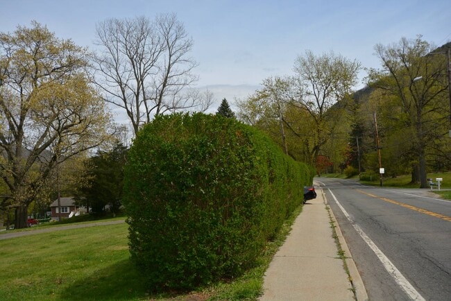 Building Photo - 99 Bayview Ave