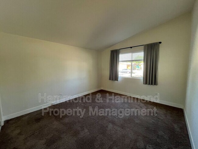 Building Photo - 1462 4th St