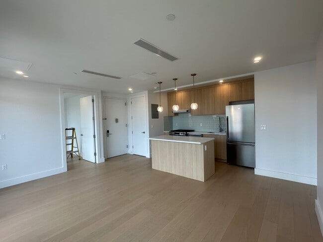 Building Photo - 916 58th St
