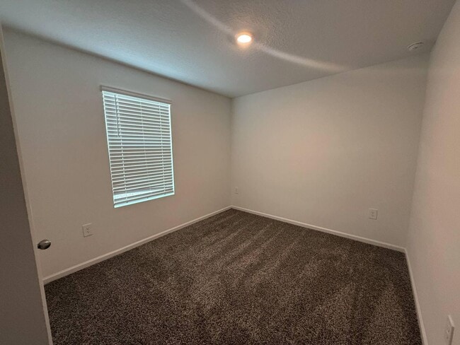 Building Photo - Awesome 4/2 Located in Desirable Yulee Area Nassau County Priced to rent, won't last long!