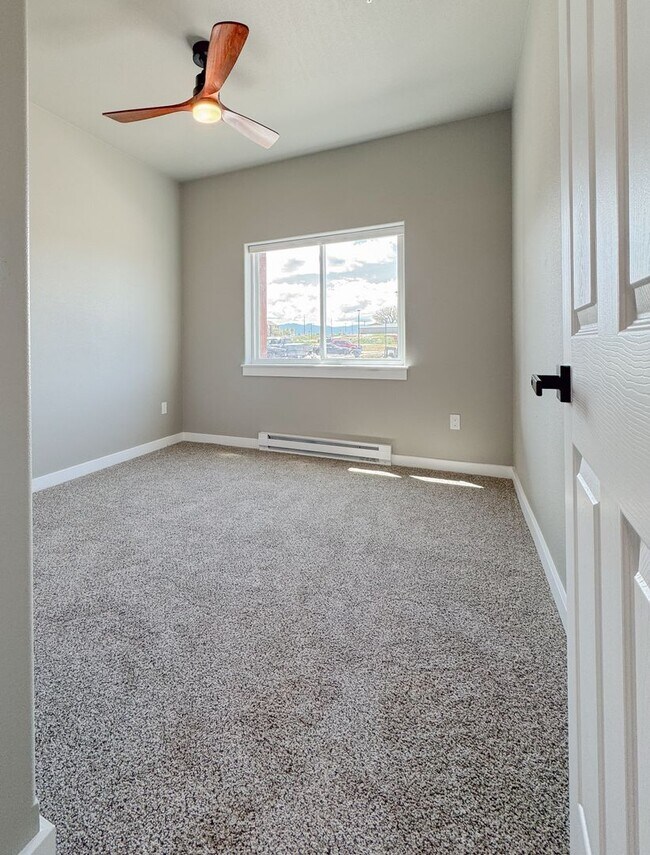 Building Photo - Pet Friendly 2 bed/ 2 bath unit at Soldier...