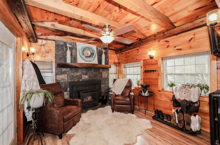 Building Photo - 331 E High St