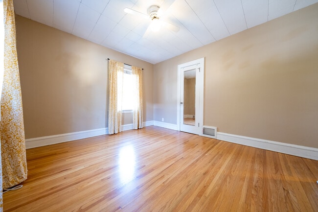 Building Photo - 2019 19th Ave NE