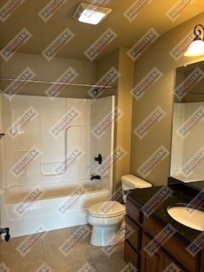 Building Photo - Spacious Home with Everything You’re Looki...