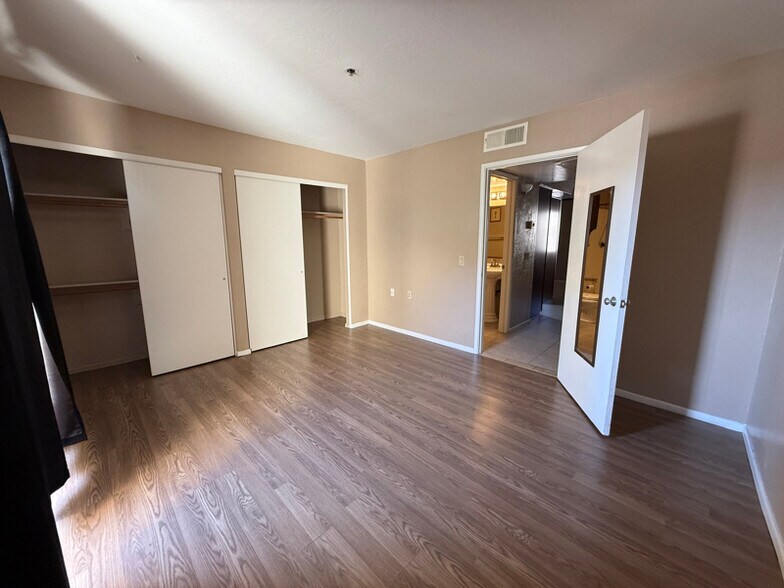 Building Photo - 12221 W Bell Rd